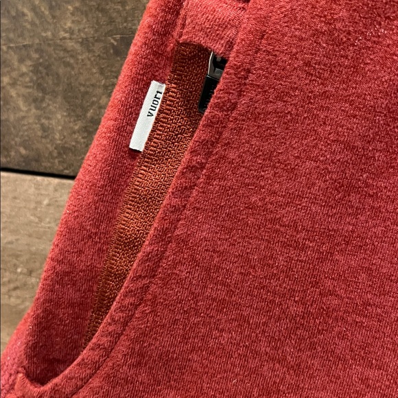 Vuori Women's Halo Performance Shorts in Currant Heather - Picture 4 of 6